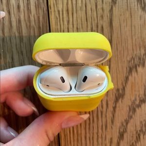 Apple AirPods Second Generation